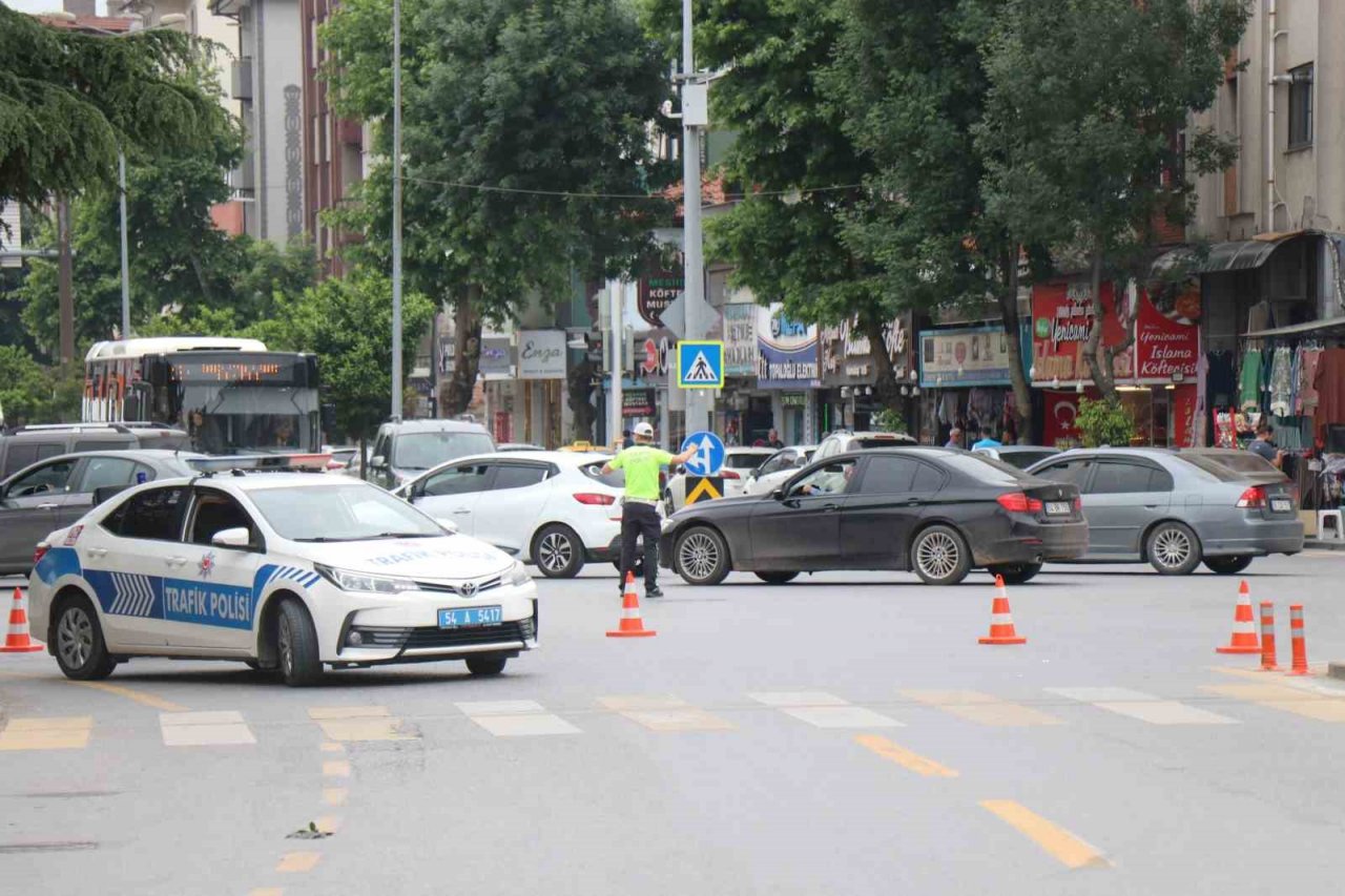 Belediye o güzergah için uyarmıştı, polis ulaşıma kapattı