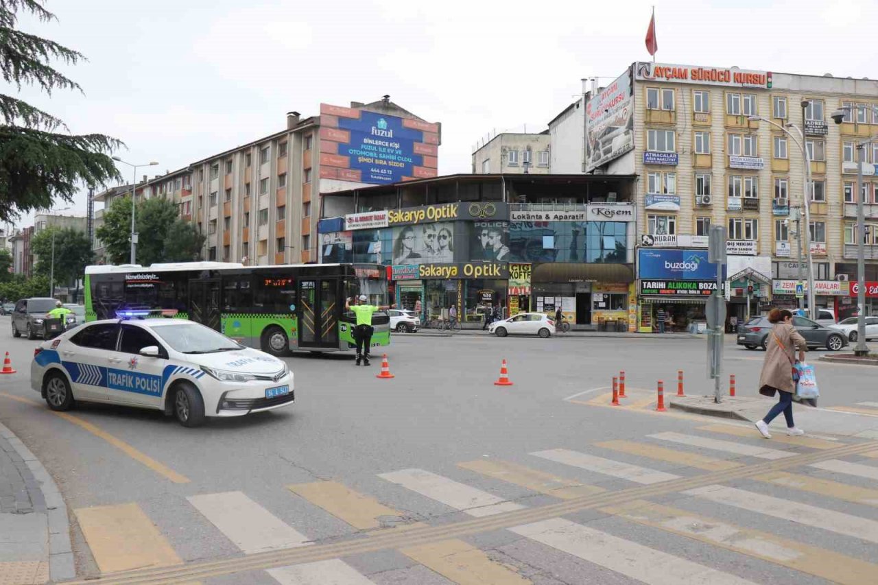 Belediye o güzergah için uyarmıştı, polis ulaşıma kapattı