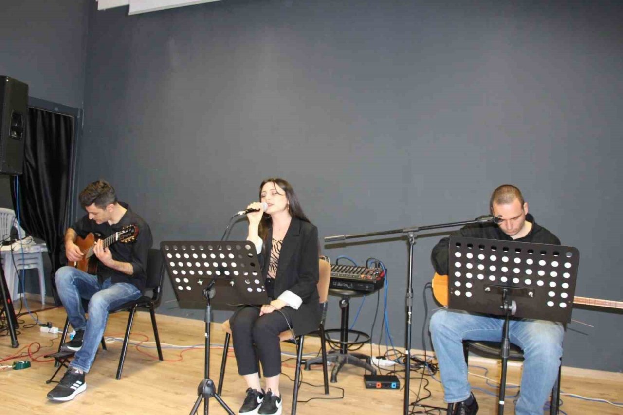 19 Mayıs’ta yıl sonu sergisi