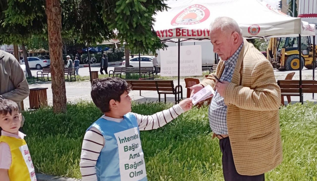 Öğrencilerden teknoloji ve farkındalık yürüyüşü