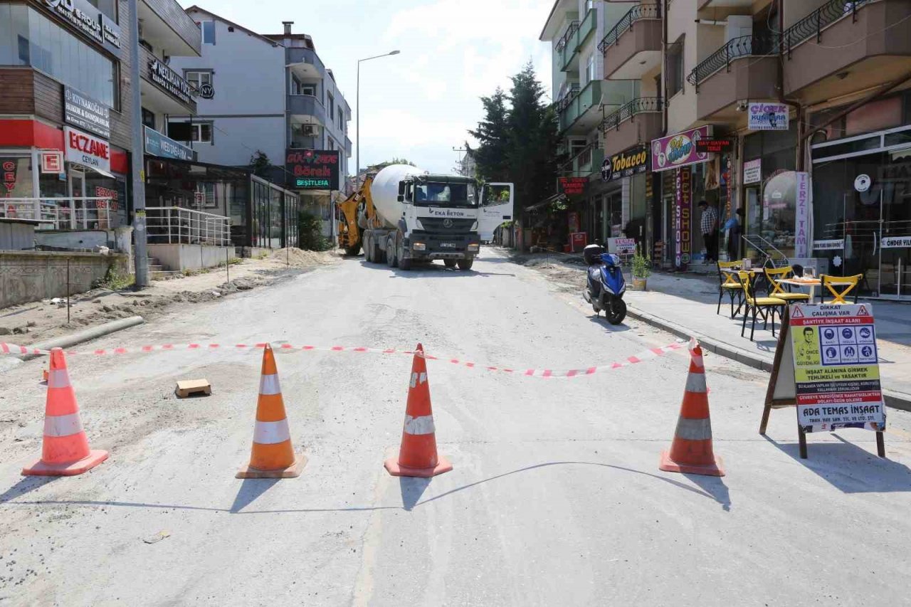 Serdivan’da kaldırımlar yenileniyor
