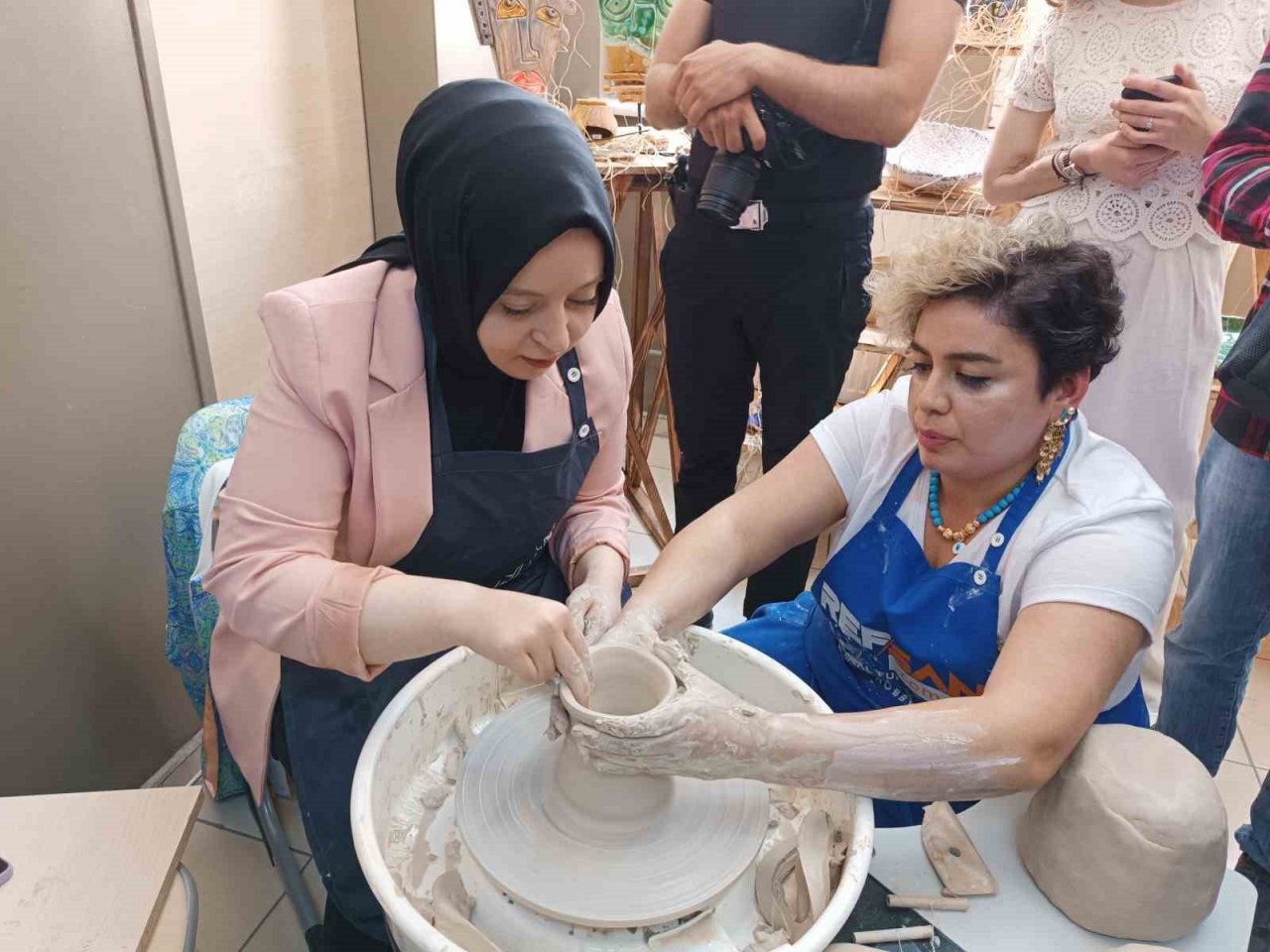 Seyitgazi Halk Eğitim Merkezinin yılsonu sergisi açıldı