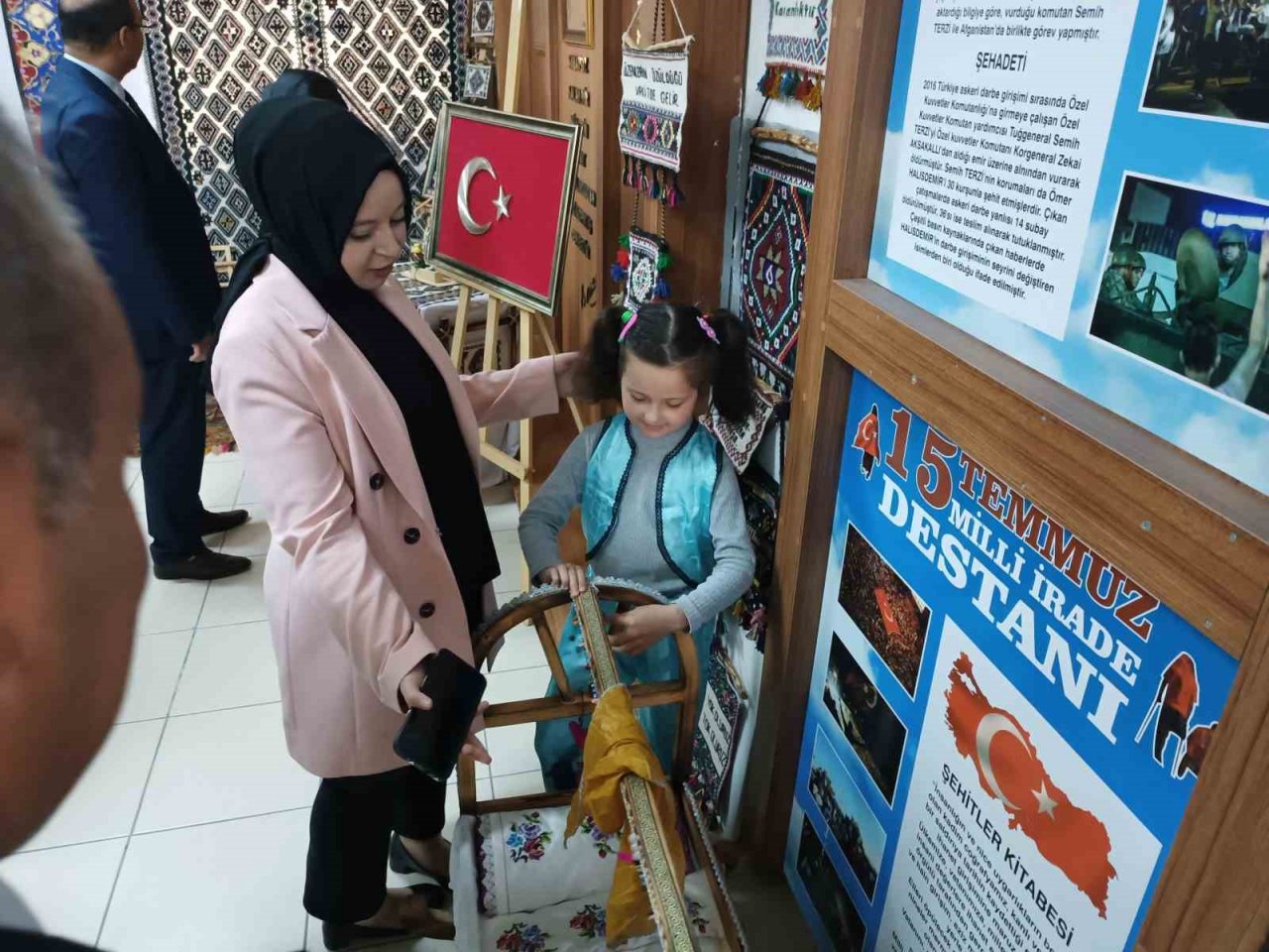 Seyitgazi Halk Eğitim Merkezinin yılsonu sergisi açıldı