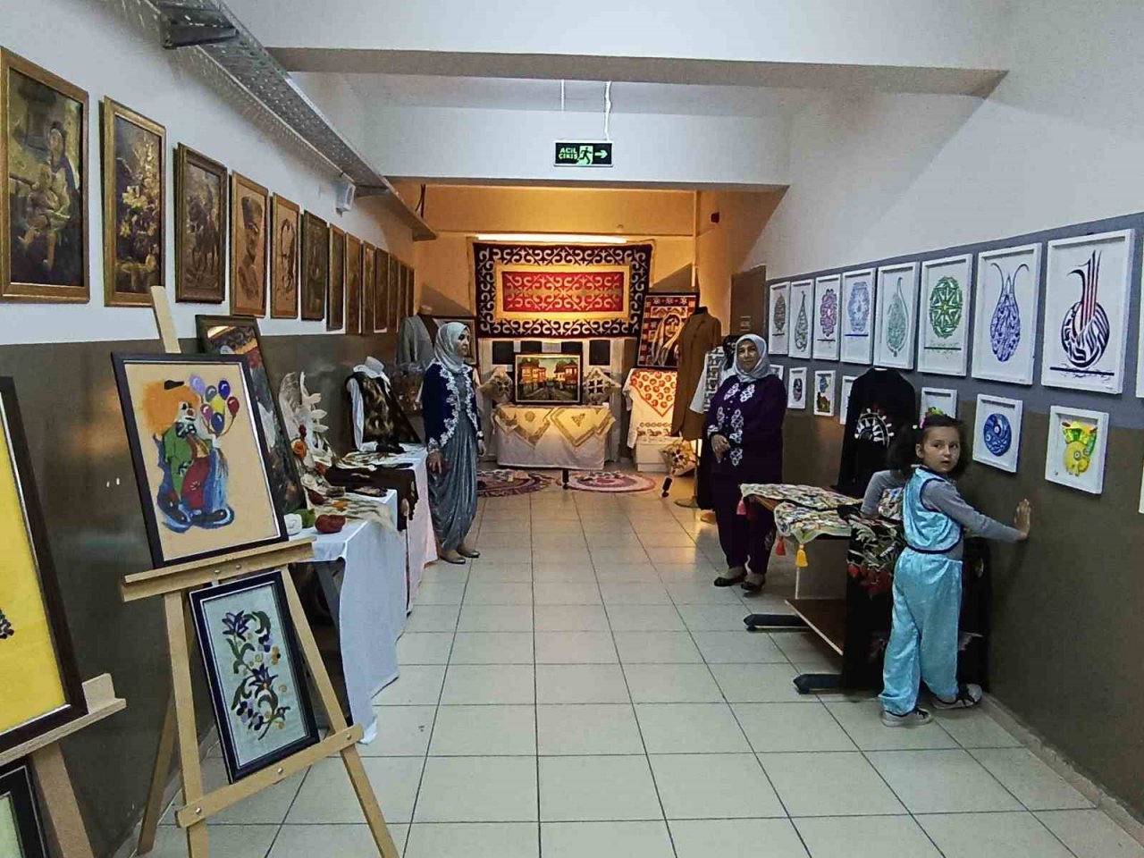 Seyitgazi Halk Eğitim Merkezinin yılsonu sergisi açıldı