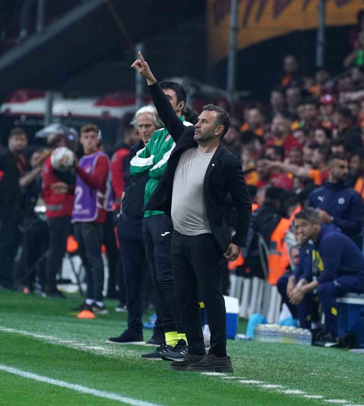 Galatasaray, Okan Buruk’un sözleşmesini uzattı