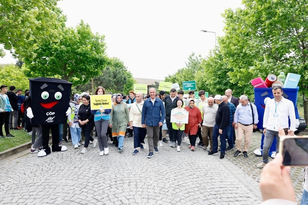 Sultangazi, Çevre Haftasını ‘Temiz Dünya, Temiz Deniz’ sloganıyla kutladı