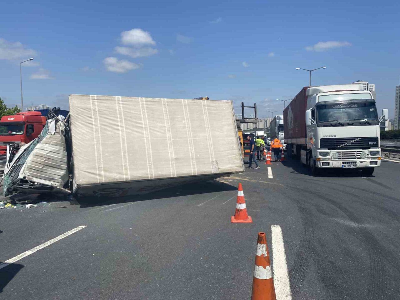 TEM’de trafiği kilitleyen kaza: 1 yaralı