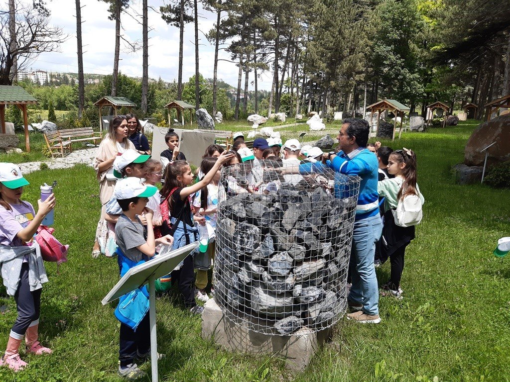 Öğrencilerden orman fidanlığına ziyaret