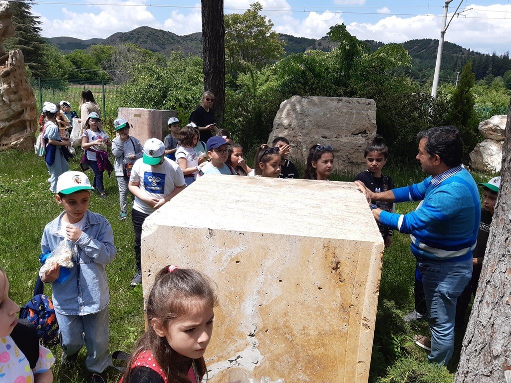 Öğrencilerden orman fidanlığına ziyaret