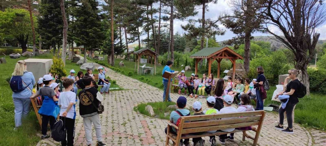 Öğrencilerden orman fidanlığına ziyaret