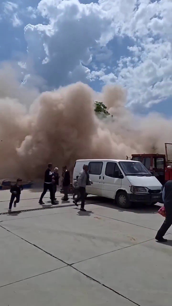 Eski Zile Emniyet Müdürlüğü binasının yıkımı akıllara depremi getirdi