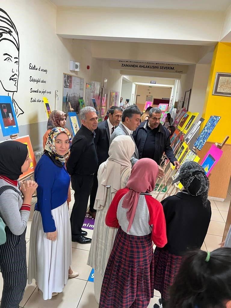 Bingöl’de öğrencilerden yıl sonu sergisi