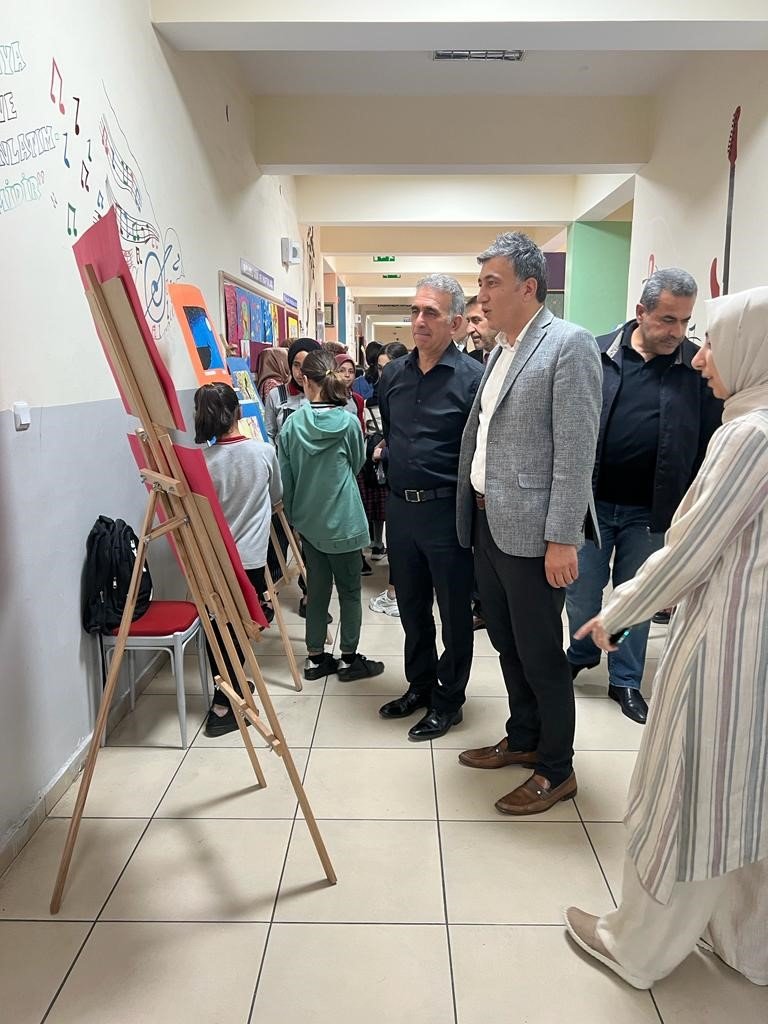 Bingöl’de öğrencilerden yıl sonu sergisi