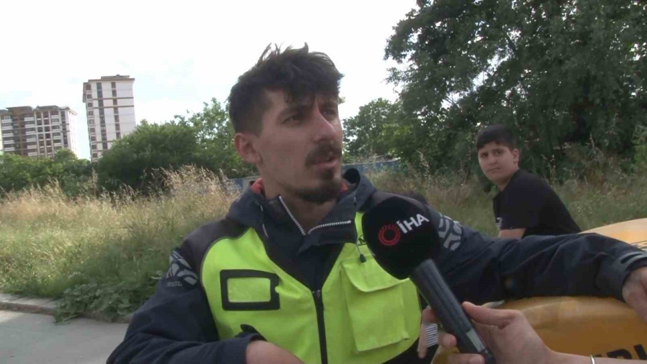 Sancaktepe’de otomobil ile minibüs kafa kafaya çarpıştı: 4 yaralı