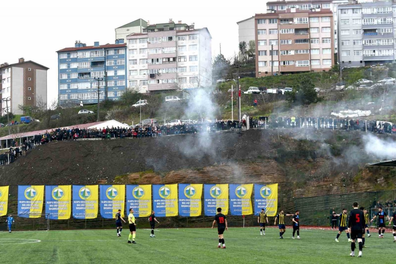 Alaplılı taraftarlar yeni tribün istiyor