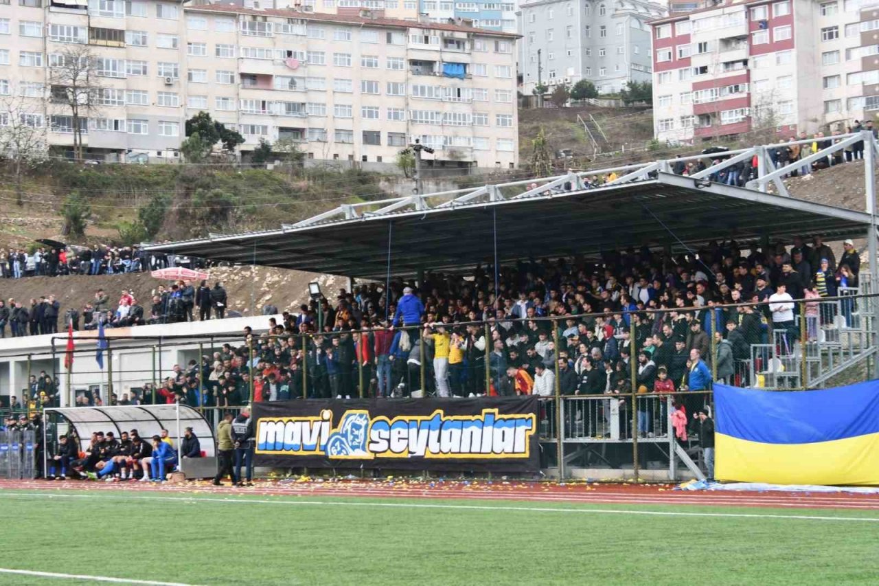 Alaplılı taraftarlar yeni tribün istiyor