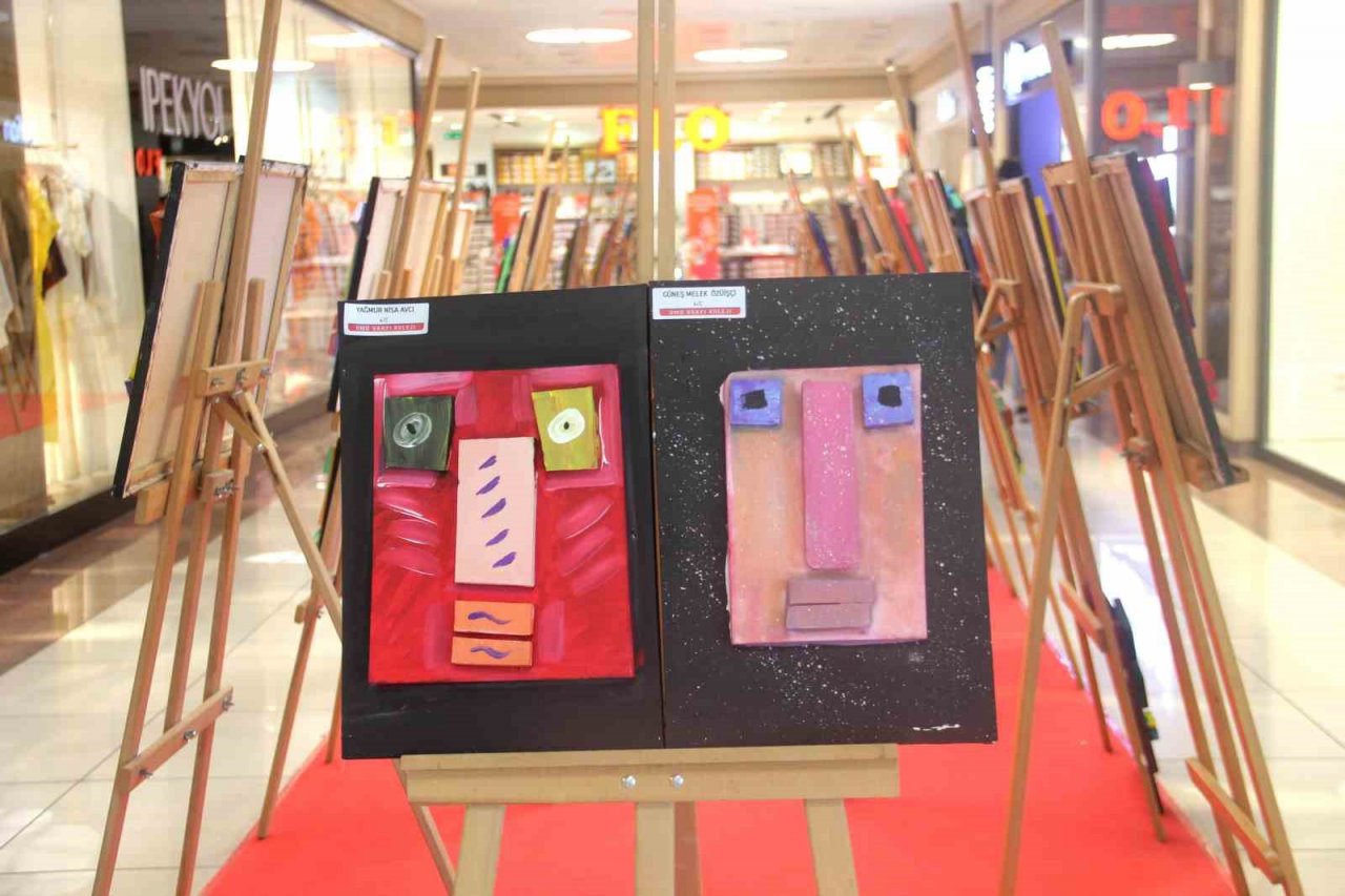 Öğrencilerden atık sergisi