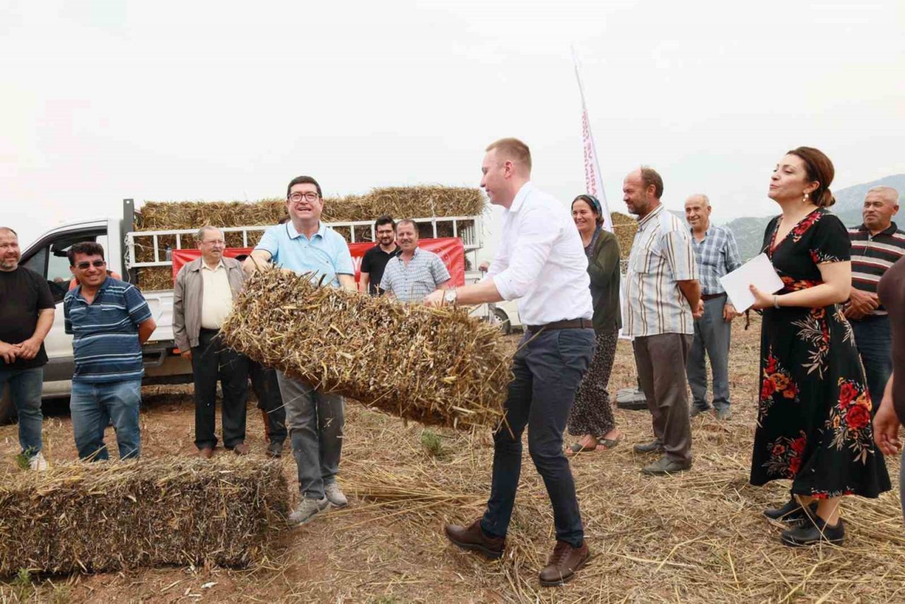 90 kadın üreticiye 2 bin saman balyası dağıtıldı