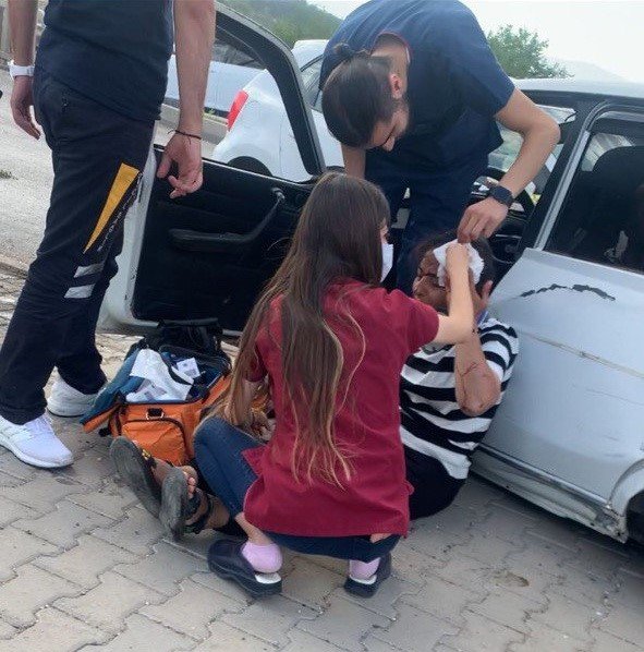 İki otomobil çarpıştı: 4 yaralı