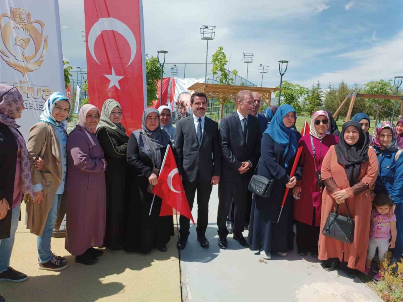 Bünyesinde kokulu bitkilerin olduğu Millet Bahçesi hizmete girdi