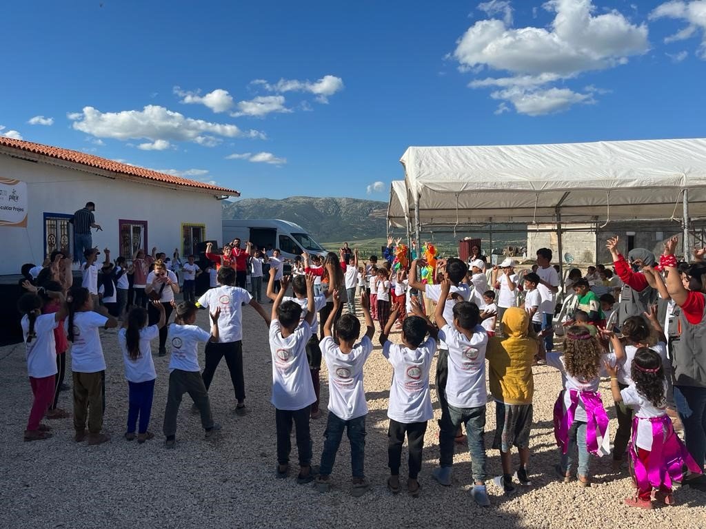 Çadırkentte çocuk işçiliğinin önlenmesi amacıyla Sosyal Destek Merkezi açıldı