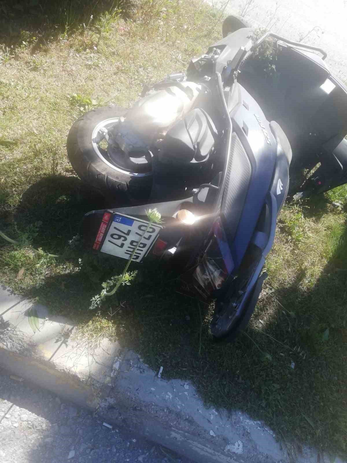 Motosikletiyle palmiyeye çarpan İngiliz turist öldü