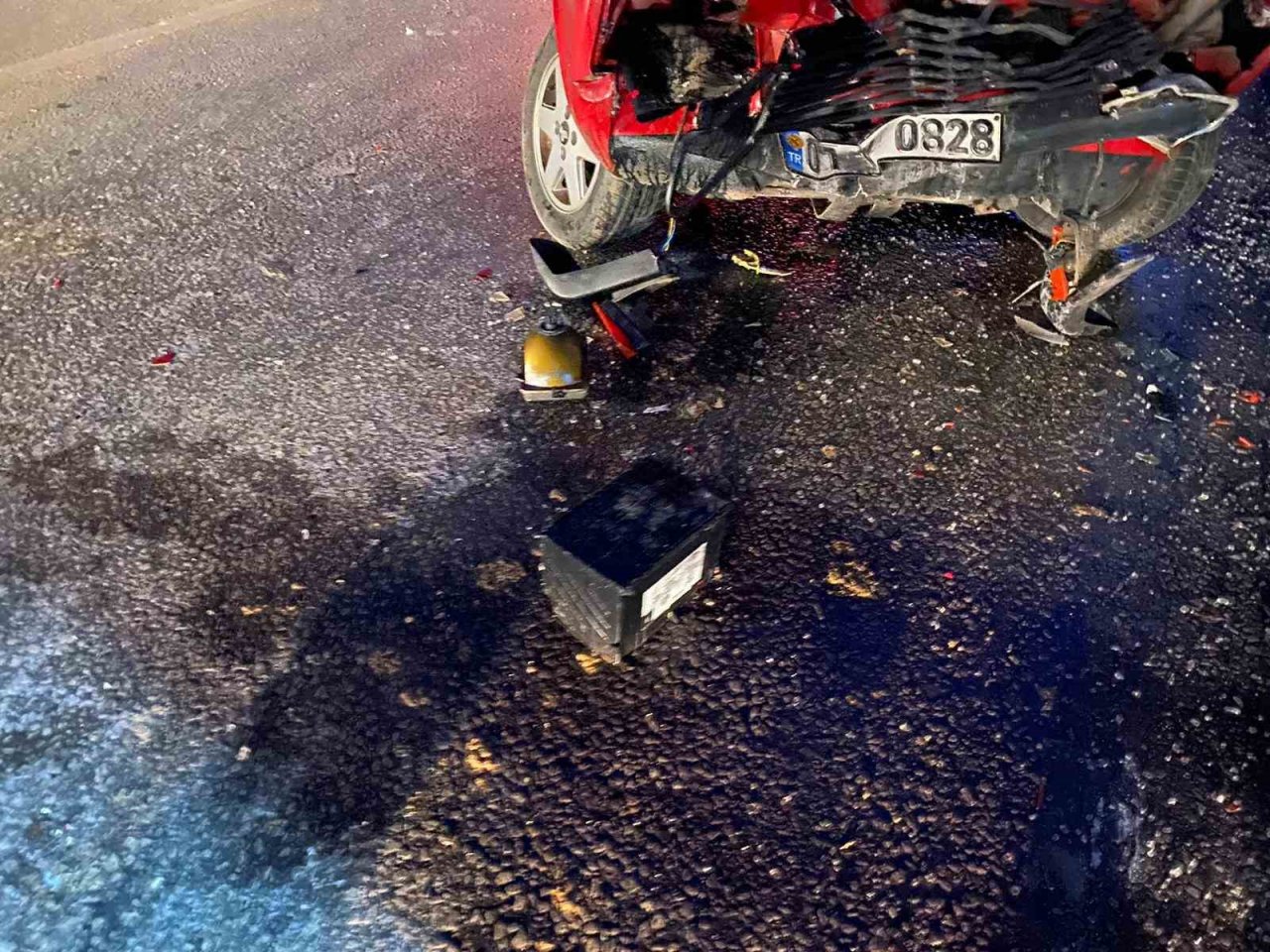 Temizlik işçileri karıştıkları kaza yerinde bile görevlerini ihmal etmedi