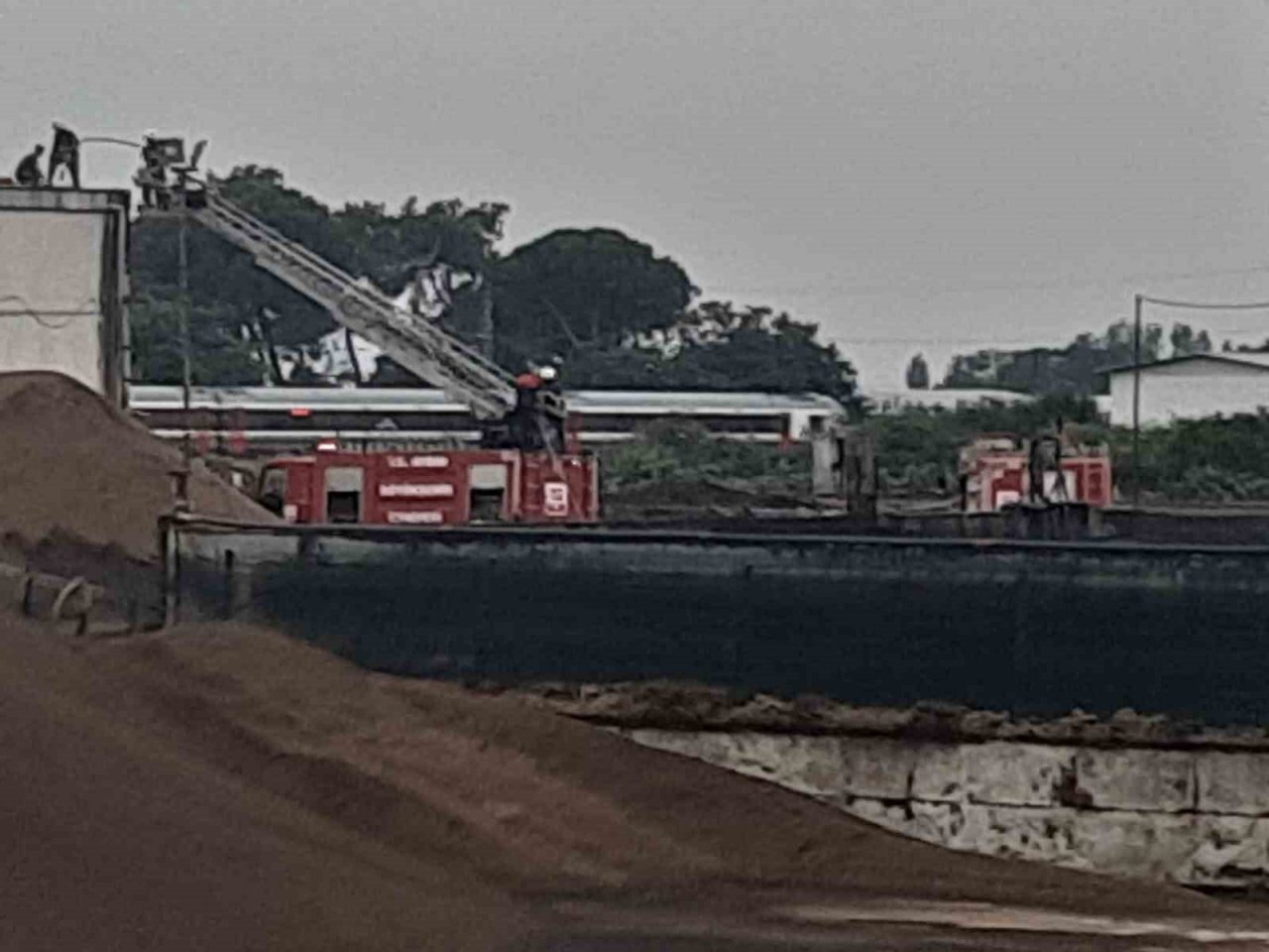 Prina fabrikasında çıkan yangın, büyümeden söndürüldü