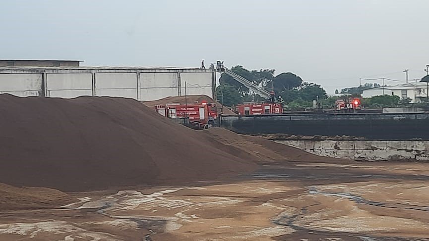 Prina fabrikasında çıkan yangın, büyümeden söndürüldü