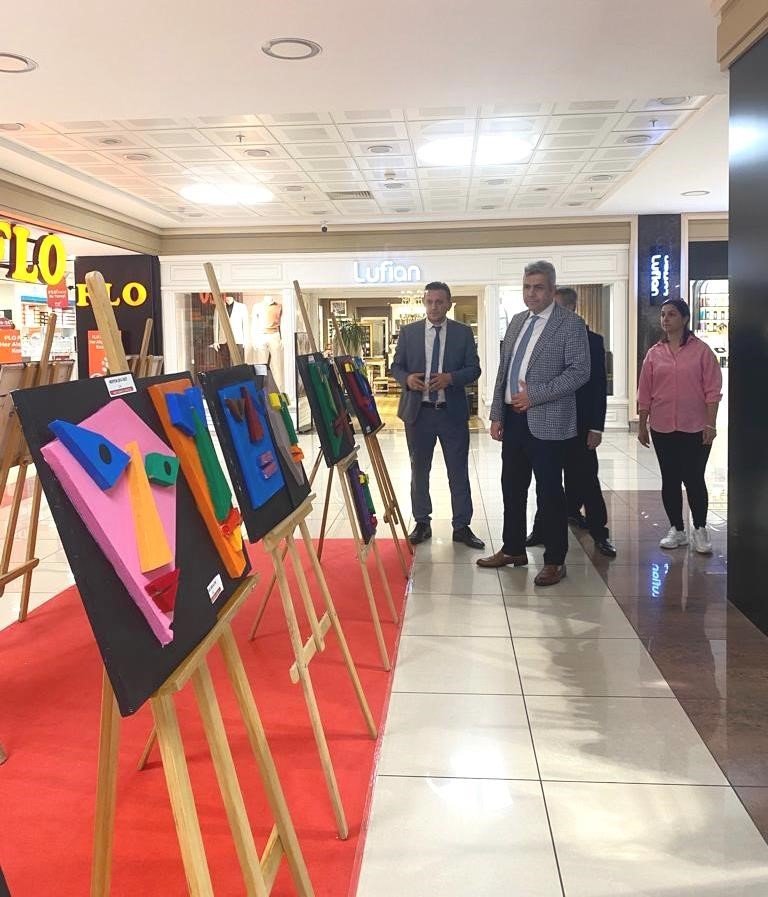 Öğrencilerden atık sergisi