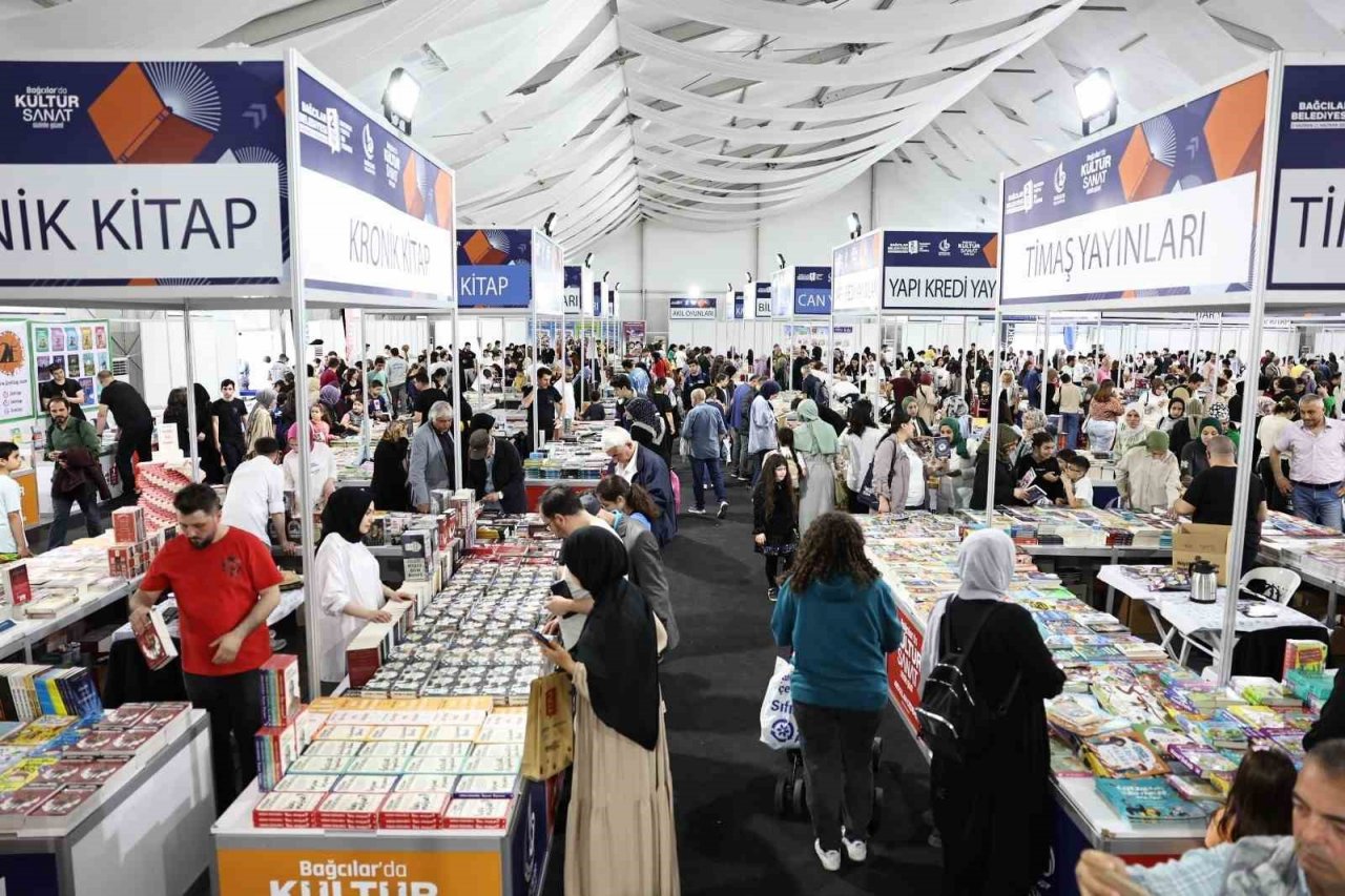 Bağcılar Kitap Fuarı karnaval havasında yaşanıyor