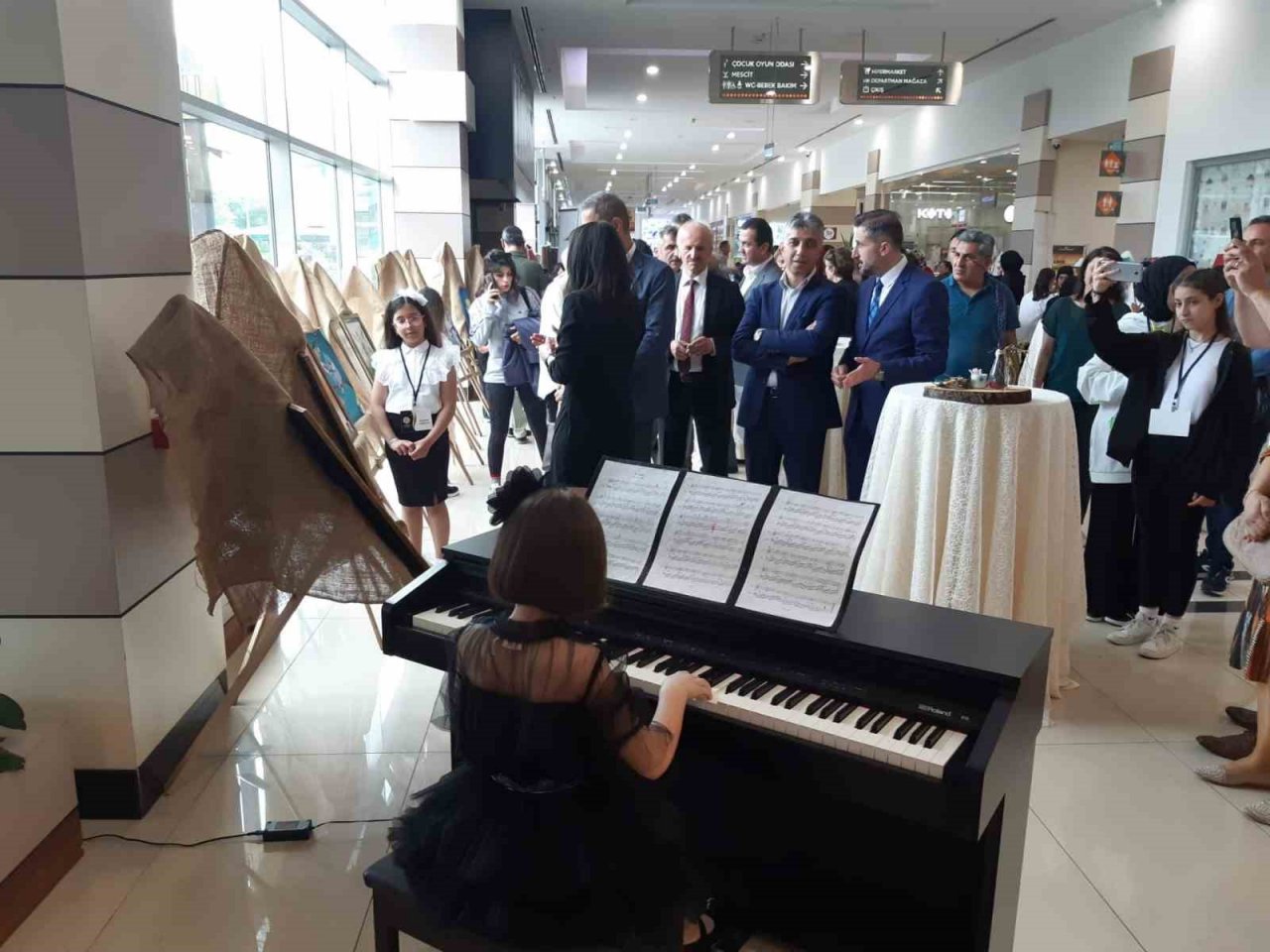 Bahçeşehir Bilim ve Sanat Merkezi ilk yılın değerlendirmesini sergi ile yaptı