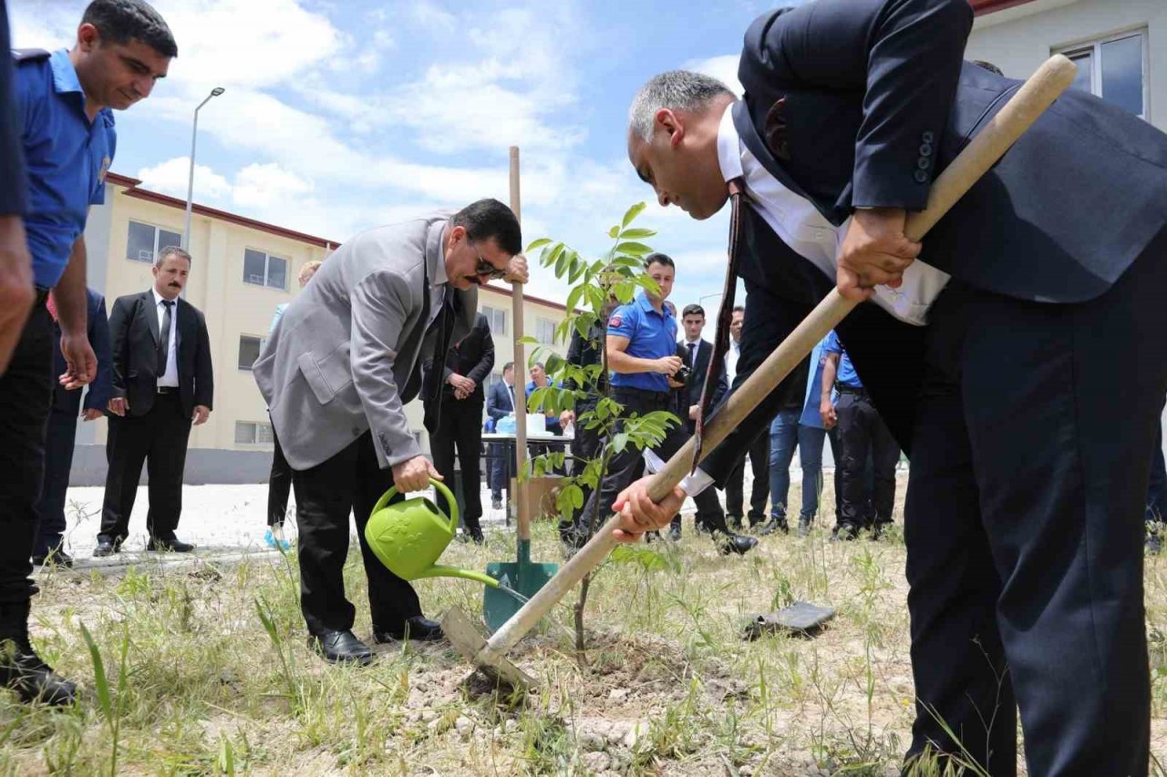 Burdur’da yeni cezaevi kampüsünde fidan dikim etkinliği düzenlendi