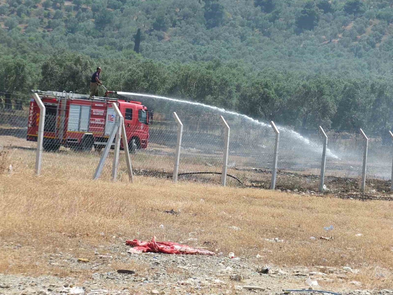 Burhaniye’de otluk alanda yangın