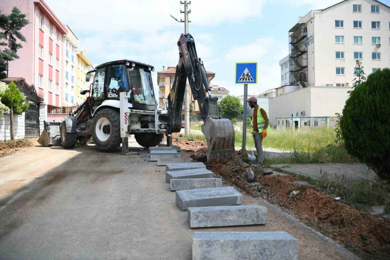 Çayırova’nın kaldırımları yenileniyor
