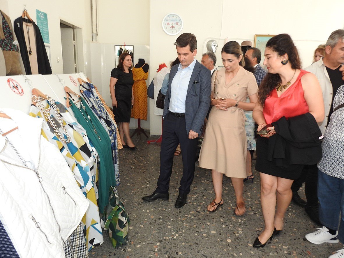 Çeşme Halk Eğitim Müdürlüğü yıl sonu sergisi açıldı