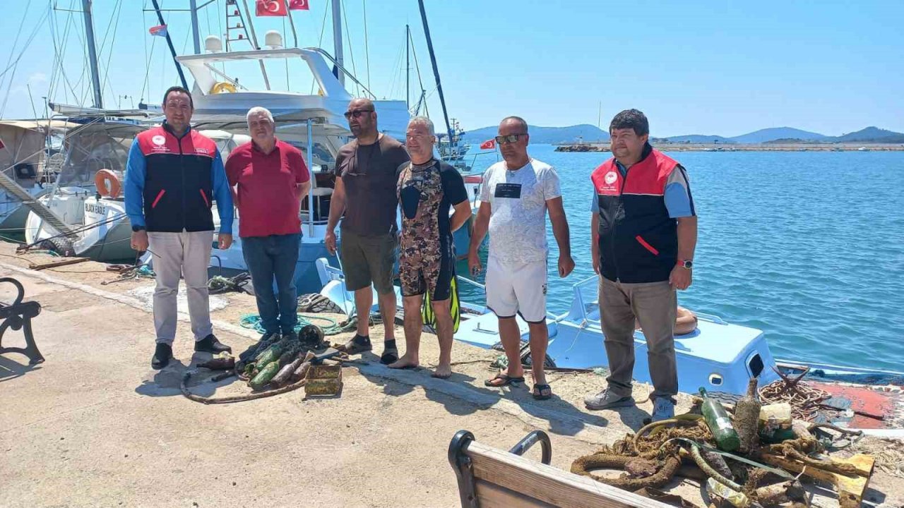 Cunda Adası’nda deniz dibi temizliği yaptılar
