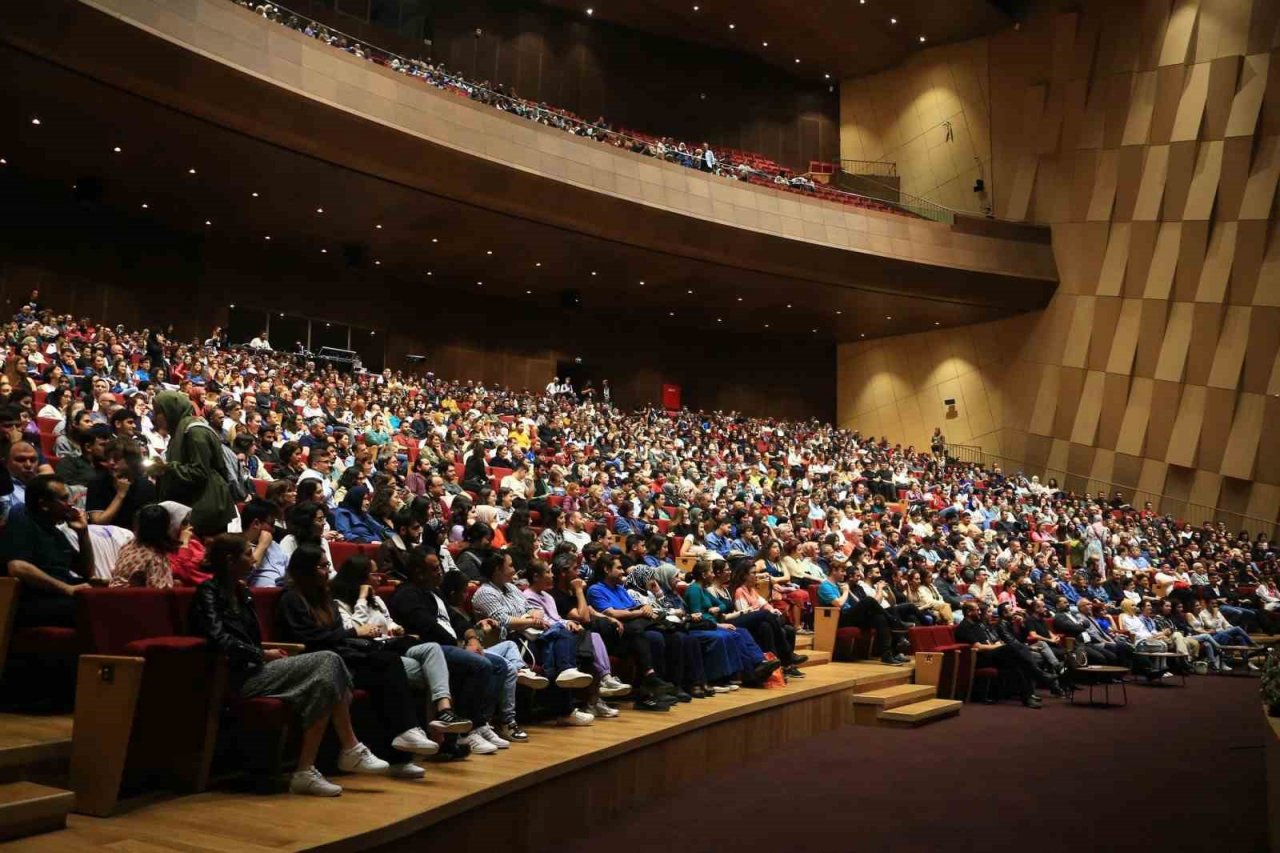 Uluslararası Tiyatro Festivali heyecanı sürüyor