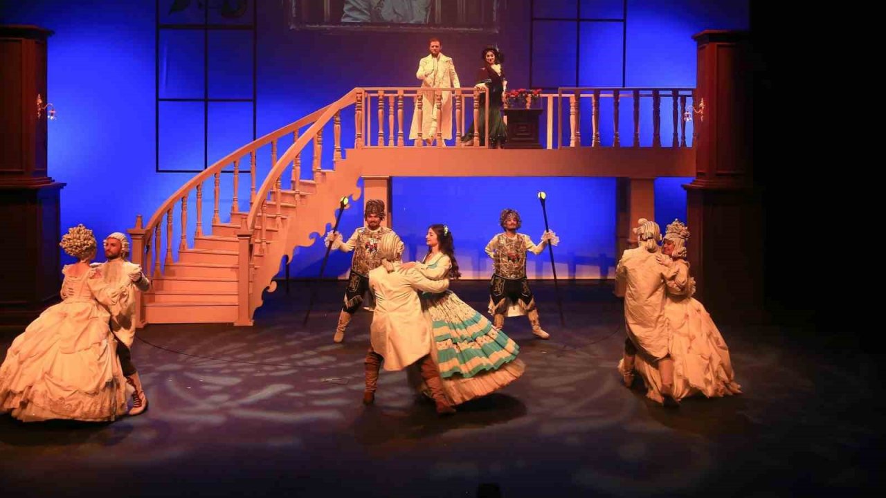 Uluslararası Tiyatro Festivali heyecanı sürüyor