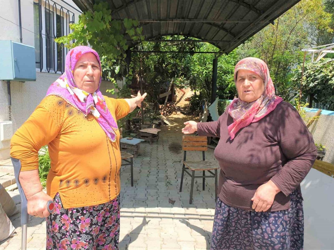 Heyelan iki komşuya korkulu dolu anlar yaşattı