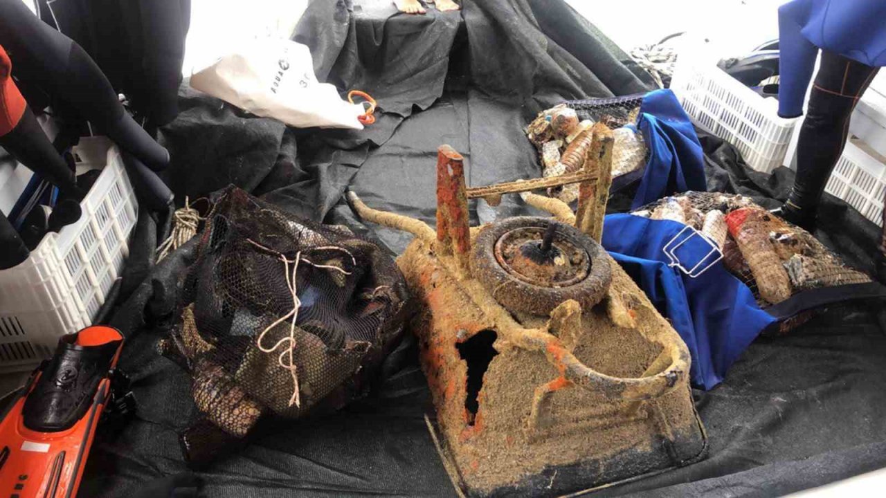 Datça’da su altı temizliği