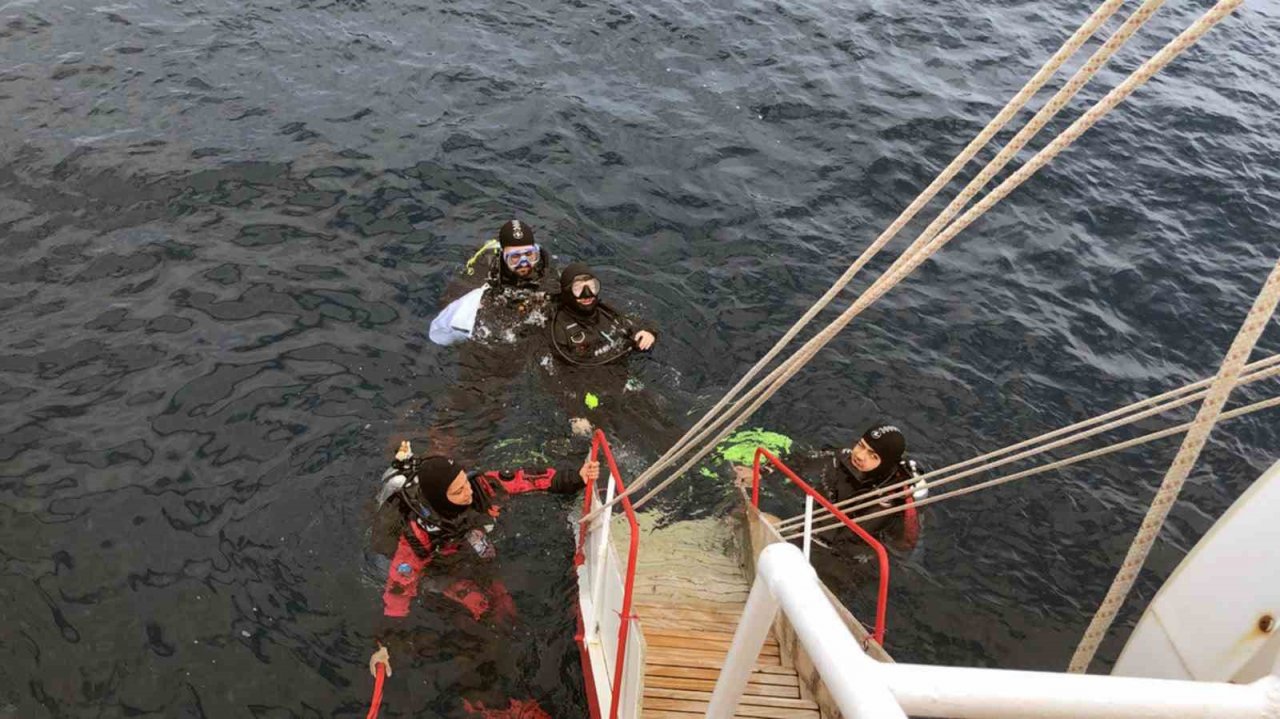 Datça’da su altı temizliği