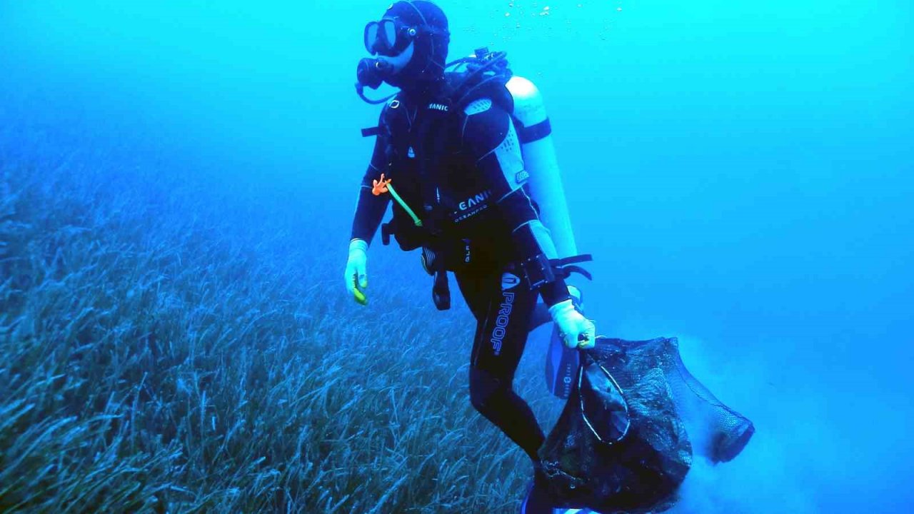 Datça’da su altı temizliği