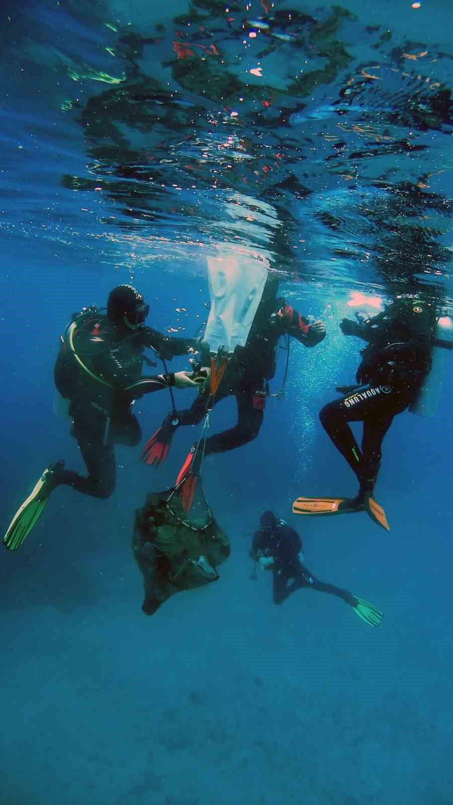 Datça’da su altı temizliği