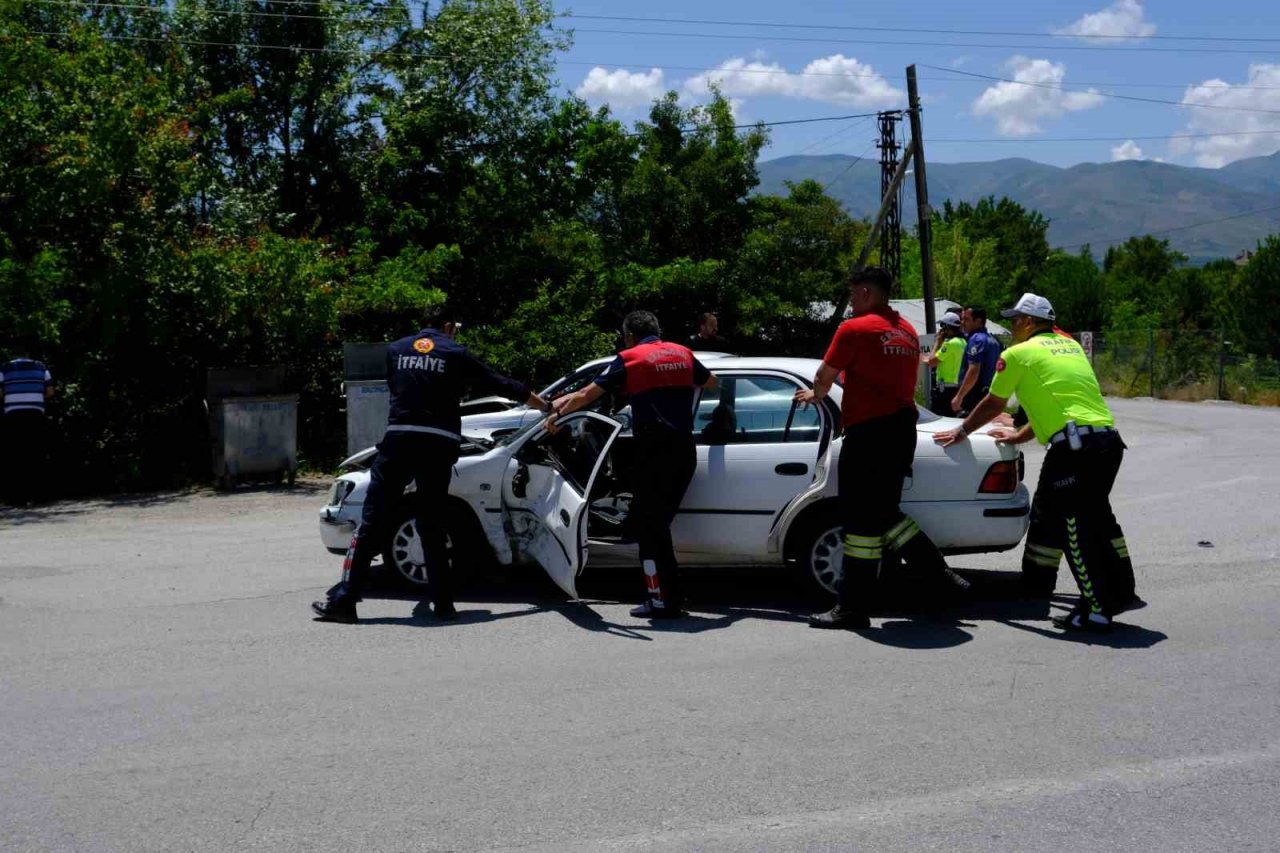 Erzincan’da ki trafik kazalarında 1’i bebek 6 kişi yaralandı