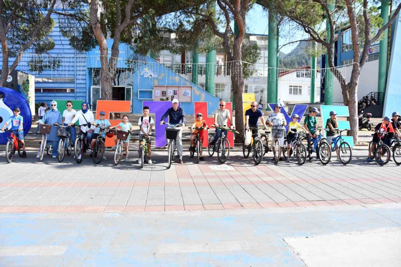 Fethiye Uçurtma Şenliği’nde gönüllerince eğlendiler