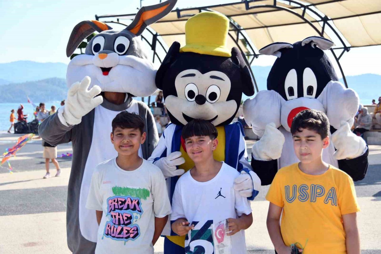 Fethiye Uçurtma Şenliği’nde gönüllerince eğlendiler