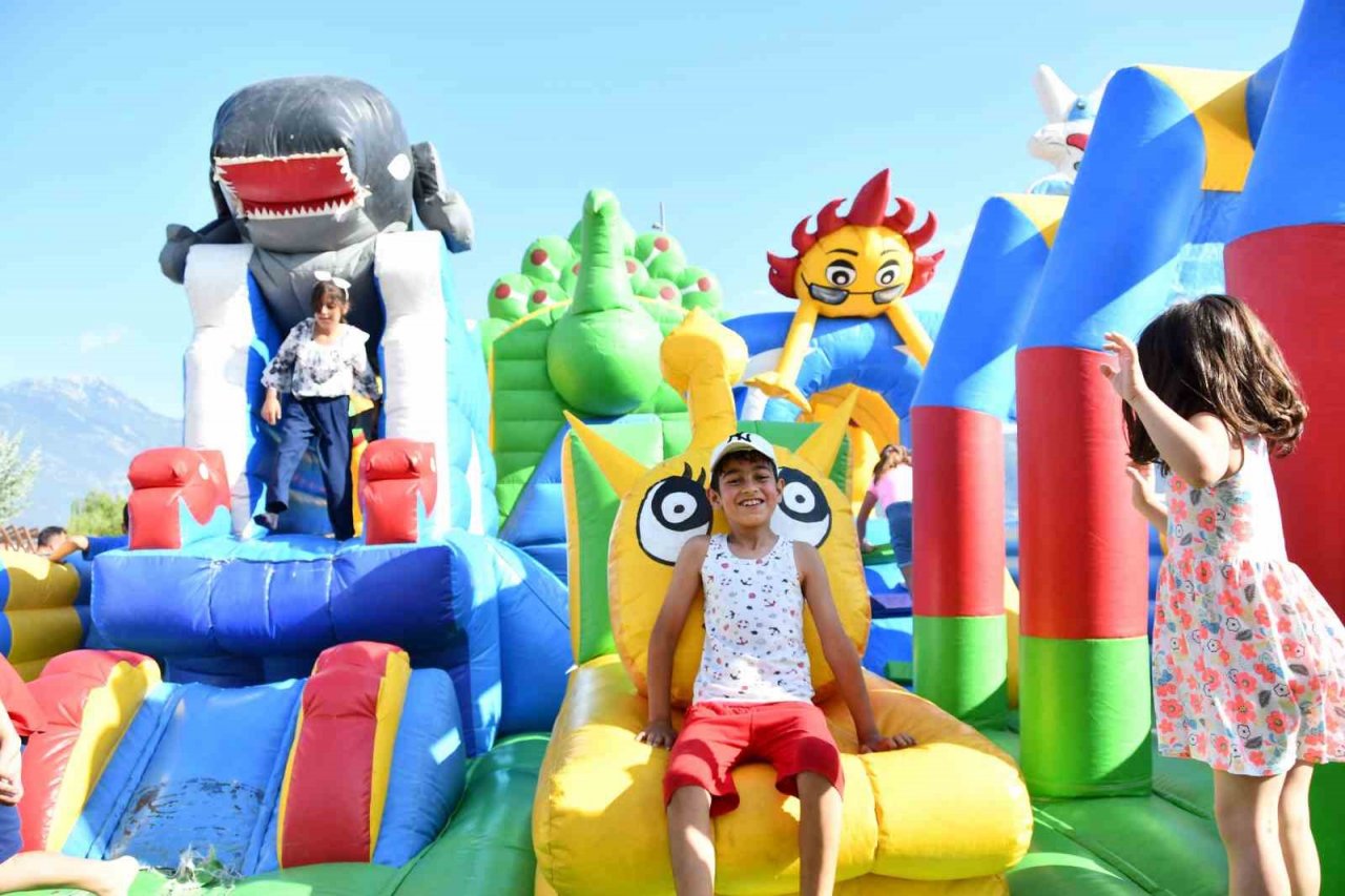 Fethiye Uçurtma Şenliği’nde gönüllerince eğlendiler