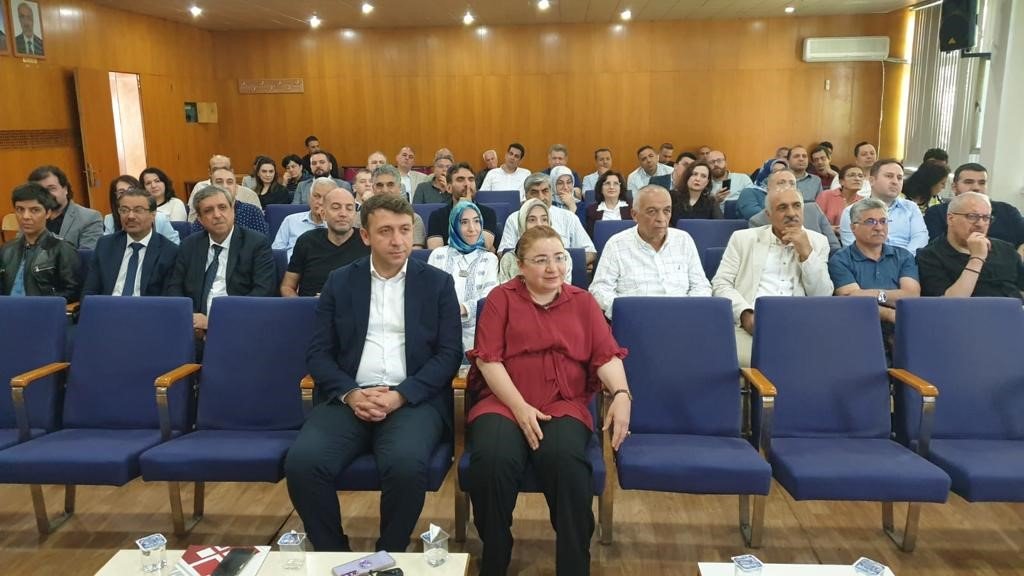 FÜ’de başarılı akademisyenler ödüllendirildi