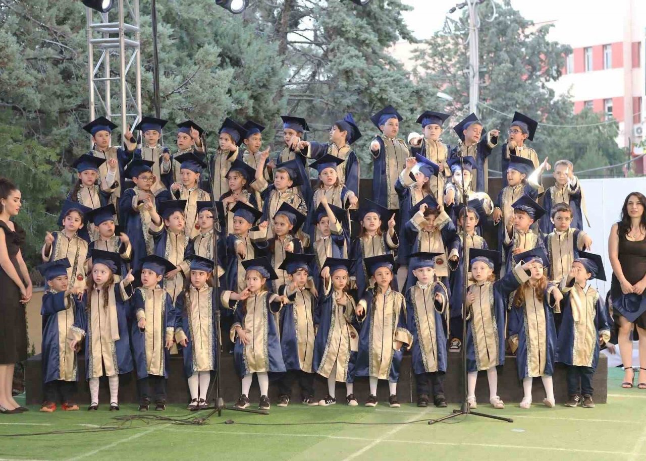 GKV Anaokulu öğrencilerine muhteşem kep töreni